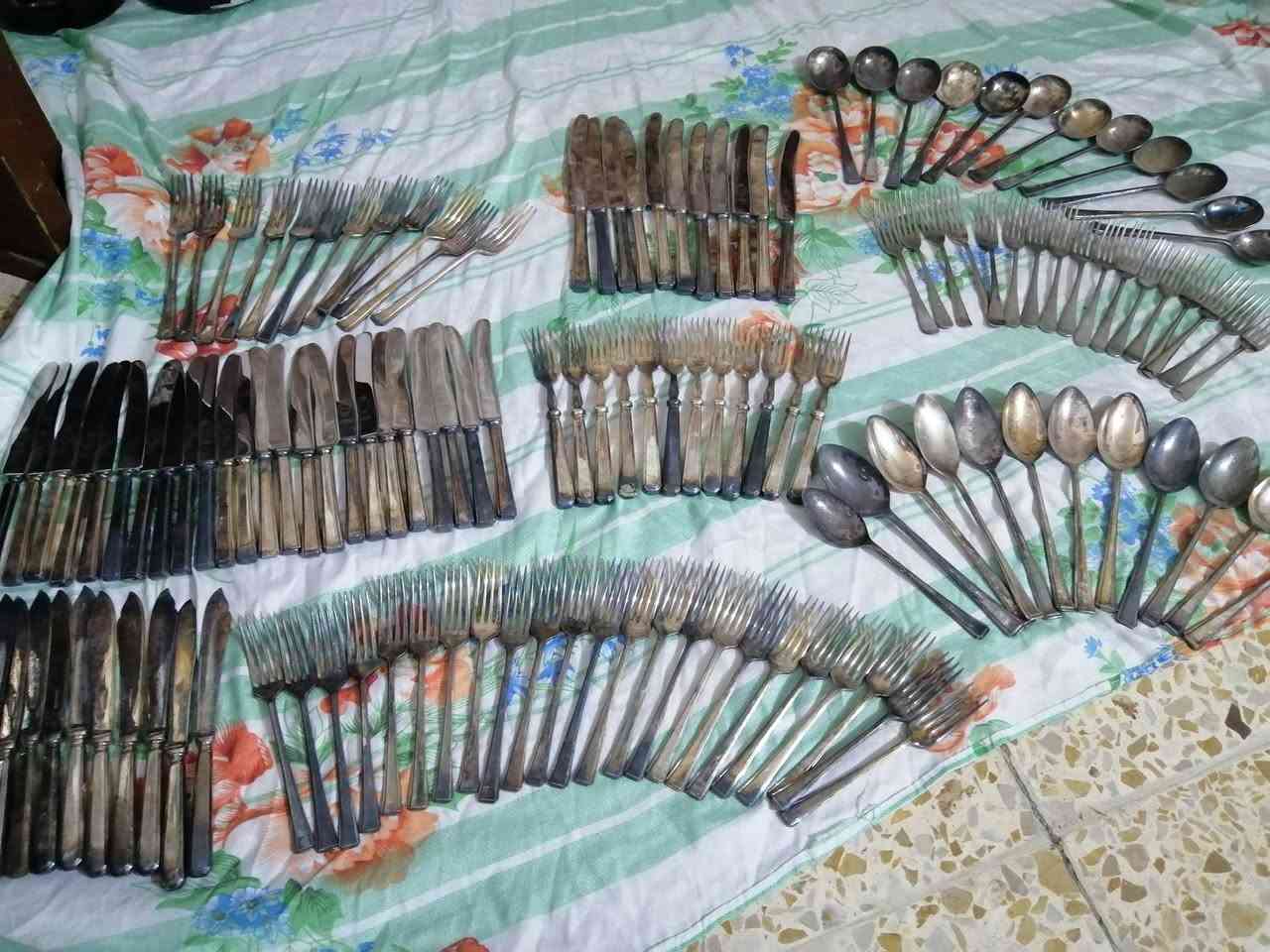 طقم ١٣٧قطعة • طلاء فضة • انكليزي