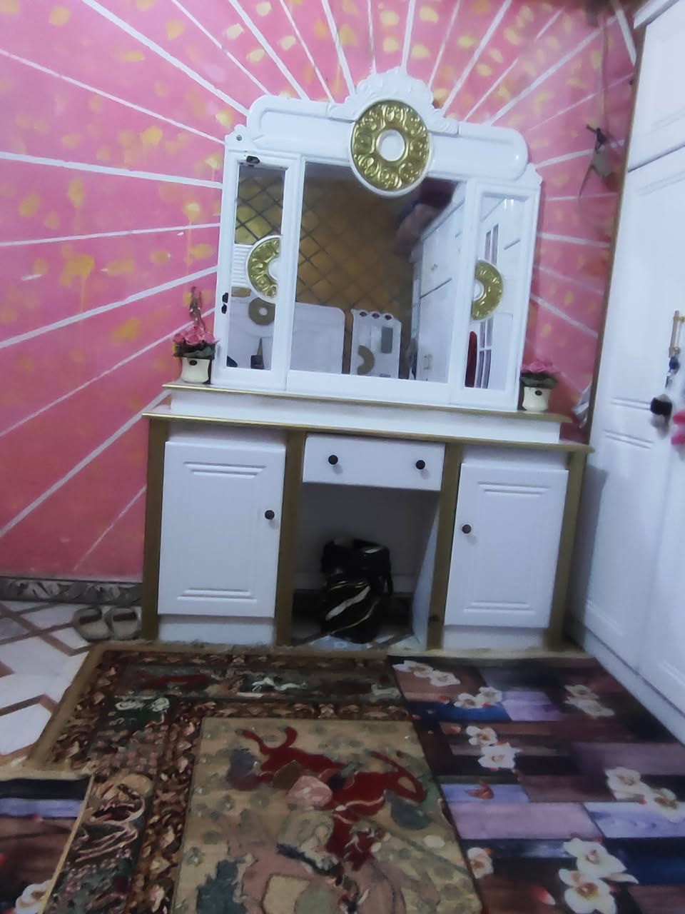 بسلام عليكم غرفه تركي للبيع غرفه نضيفه شوفت عينك السعر 700وبيه مجال قليل الرقم بي واتساب ***********
