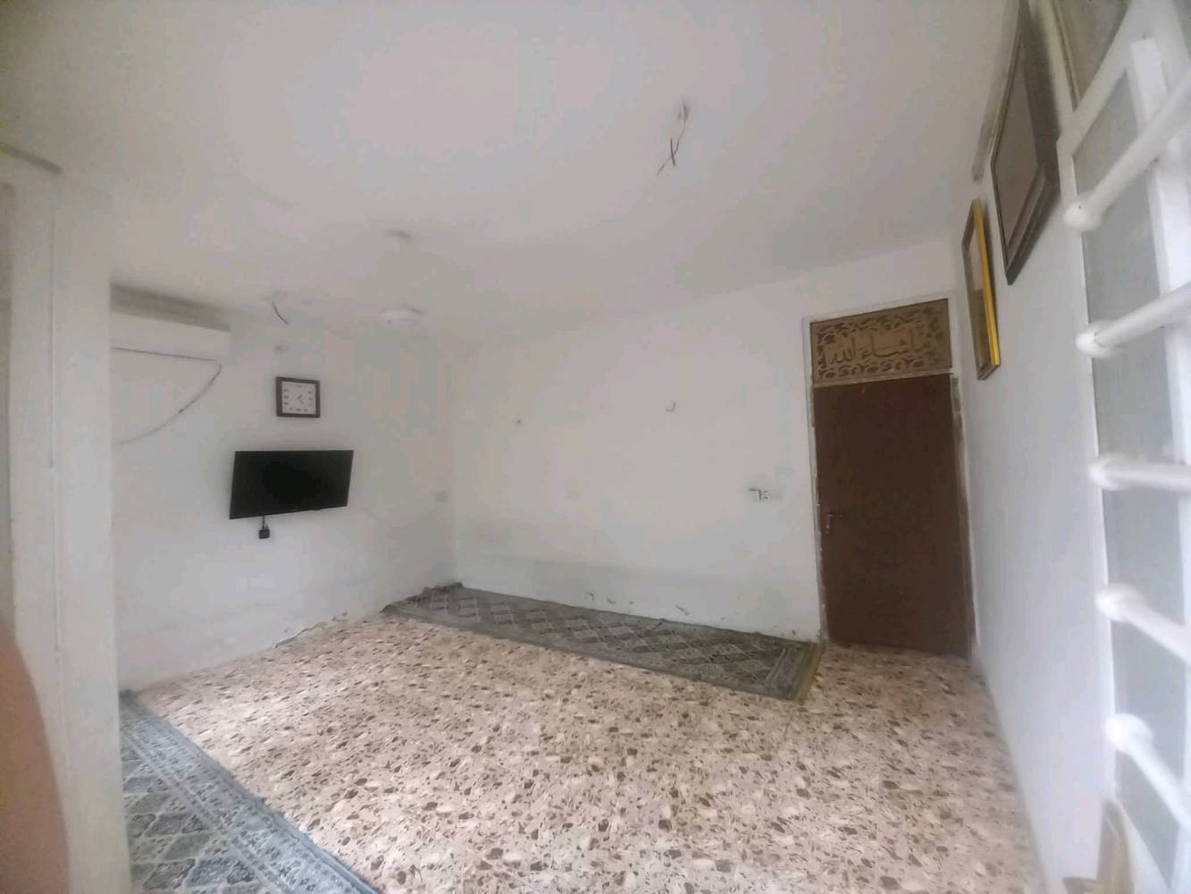 🏠 بيت للبيع – الزعفرانية

📐 المساحة: 100 متر مربع
🏢 طابقين

🔹 الطابق الأول:
• غرفة
• مطبخ
• استقبال
• هول
• صحيات

🔹 الطابق الثاني:
• غرفتين نوم
• هول
• صحيات
• مخزن

📜 السند: زراعي – سند 25
💰 السعر: 80 مليون

📍 العنوان: بغداد – الزعفرانية، نهاية شارع الكهرباء، شارع المختار الثقفي

📞 للاستفسار والاتصال:
***********
البيت شكد عمره تقريباً؟ وهل بيه أي ترميمات أو شغل سابق لازم ينذكر بالمواصفات؟: 
بناء 2023 نقصه فقط واجها
عدادات وخدمات الدار شلون وضعها هسه: كهرباء، مي، صرف صحي، وكلشي شغال لو لا؟: 
كامل من الماء والكهرباء والمجاري
العنوان دقيق أكثر وين بالضبط بالزعفرانية؟ وإذا تحب تضيف معلم قريب حتى يسهل على الزبون يوصل.: 
نهايه شارع الكهرباء شارع المختار الثقفي الفرع السادس مجاور اسواق نمبر ون
السعر قابل للمفاوضة لو ثابت؟ وتفضل البيع كاش لو أكو مجال للتقسيط/التسهيل؟: 
قابل للتفاوض 