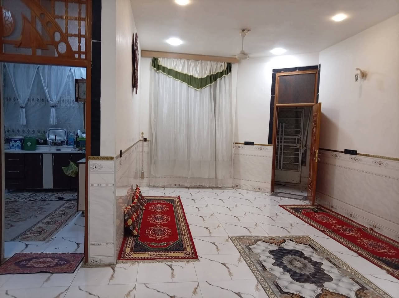 سلام عليكم بيت للبيع مساحه خير من الله 315متر بيت كلش جبير ناقصه بس ستاره كامل مكمل سعر 85وبي مجال للطيبين السعر خاص او عل رقم ***********
