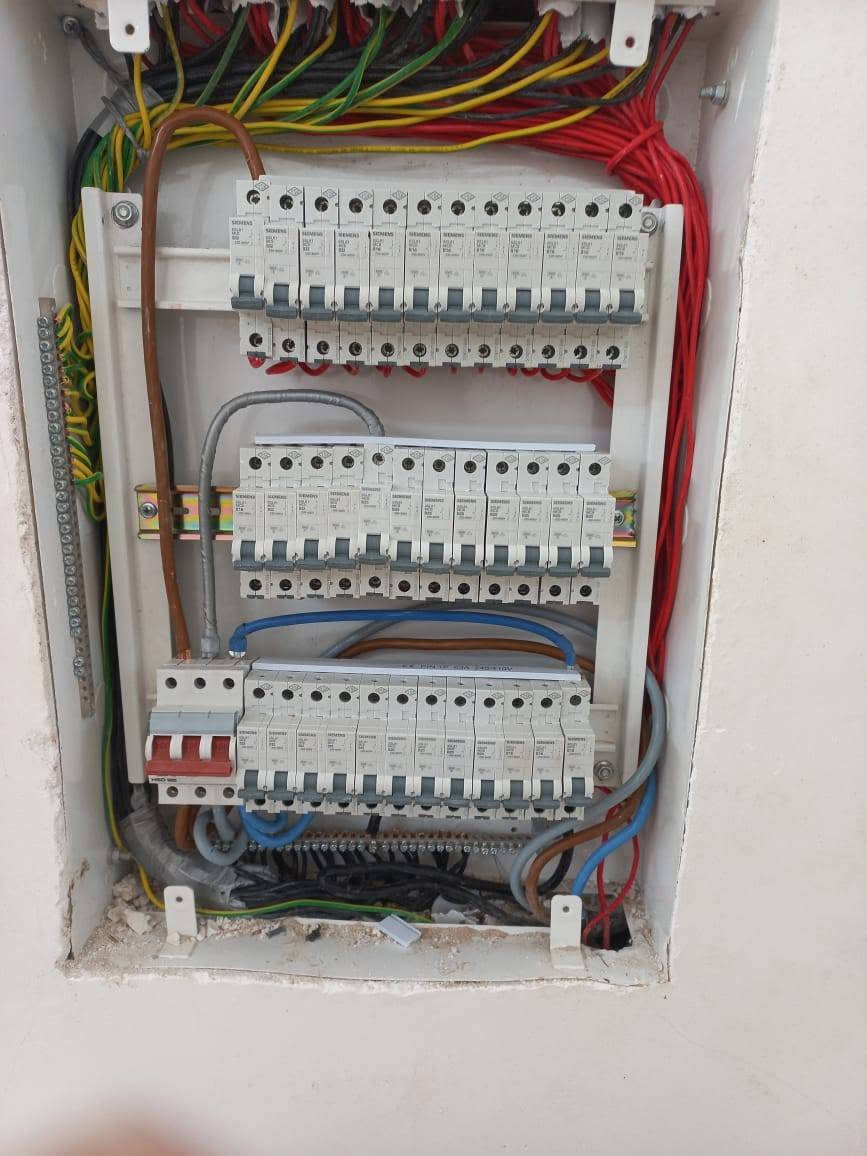 سلام عليكم مستعدون للعمل جميع ما يخص عمل الكهرباء 💡 تئسيس بوري  سيمنز  تري كيبل بكادر متميز 🦾وسرع في العمل ⚒لتواصل عبر الواتساب ☎️او التصال على الرقم ***********📞 معا منزل الأحلام للتأسيس الكهرباء ⚡️
