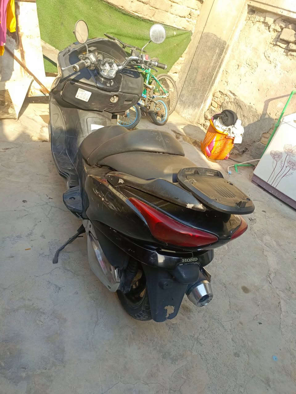 دراجه 0/ 10 العنوان الموفقيه السعر 900 وبيها مجال الرقم‏‪***********‬‏البصره
