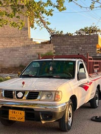 نيسان بيكاب • ٢٠٠١ • خدوش