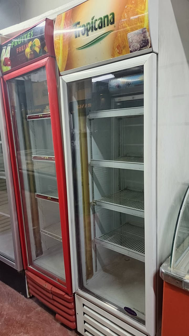 يا الله إسلام عليكم عارضات عامودي مستخدم نضيف شرط النضافه وشغل السعر 250 و عارضت المقبلات 350 عارضه عامودي تجميد 450 العنوان بغداد حي البتول الشراي يتصل ***********
