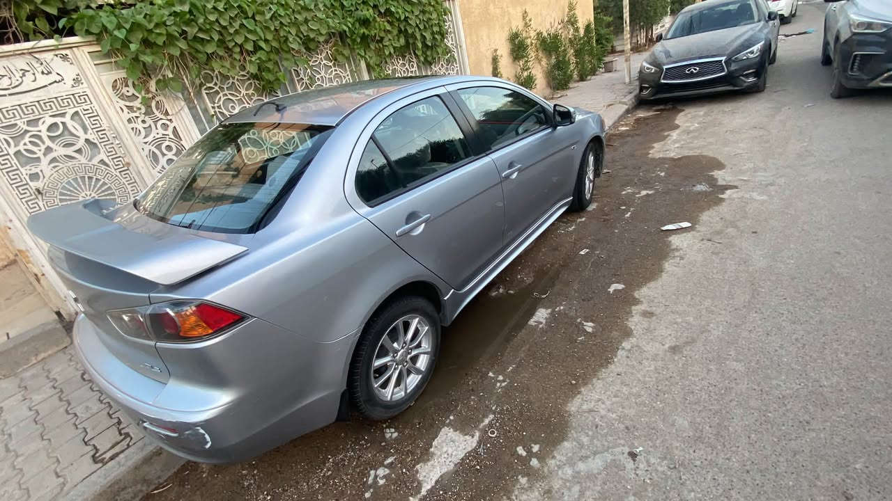 سلام عليكم لانسر قرش موديل 16 خليجي صبغ الجاملغ مال السايق وبارد بالباب وشويه بيها جراد خفيف  تخم تاير جديد باتري جديد ادامه كامله عنوان بغداد الاسكان منصور سعر 95 وبيها مجال بسيط 
واتس ***********
