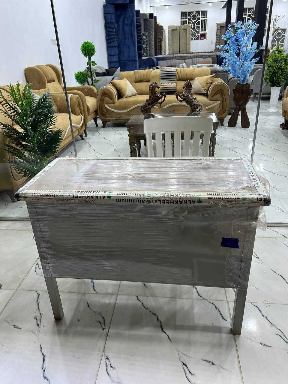 ميز دراسي@
