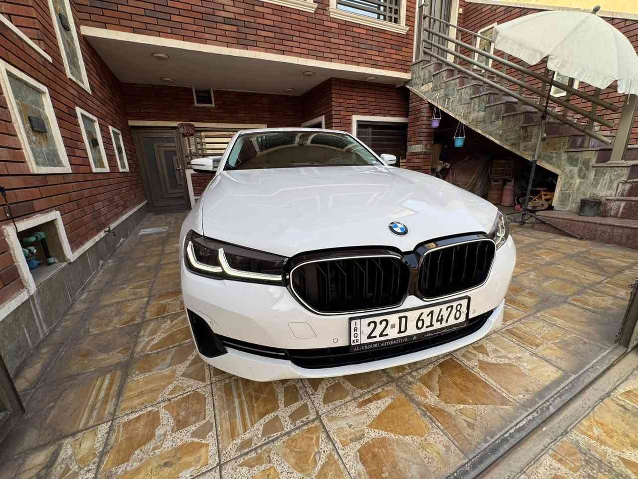 BMW 520 — موديل 2021 | وكالة العروش
السعر: 289 ورقة
للاستفسار: ***********
العنوان: بغداد – الدورة – شارع أبو طيارة

BMW 520 موديل 2021 وارد وكالة العروش، سيارة مميزة جداً بحالة راقية ومواصفات متكاملة، مع داخلية بلون قرميدي مميز.

أبرز المواصفات والتجهيزات:

• محرك BMW TwinPower Turbo
• ناقل حركة أوتوماتيك
• داخلية جلد بلون قرميدي مميز
• مقاعد كهربائية
• ذاكرة للمقعد
• شاشة وسطية كبيرة
• نظام ملاحة
• كاميرا خلفية
• حساسات أمامية وخلفية
• تشغيل بصمة ودخول ذكي
• فتحة سقف
• تحكم بالمقود
• تحكم بالمقاعد والمرايا كهربائياً
• إضاءة داخلية Ambient
• نظام صوتي متطور
• مثبت سرعة
• أنظمة BMW للسلامة والثبات
• جنوط BMW أصلية
• جميع الصيانات الدورية منفذة لدى وكالة العروش
• السيارة جاهزة من كل شيء
• ترخيص تضليل ساري المفعول
• رقم أربيل باسمي

سيارة نظيفة ومحافظة عليها، وصيانتها بالكامل لدى الوكالة، وجاهزة للاستخدام مباشرة.

السعر: 289 ورقة
للاستفسار: ***********
الموقع: بغداد – الدورة – شارع أبو طيارة بغداد, العراق
