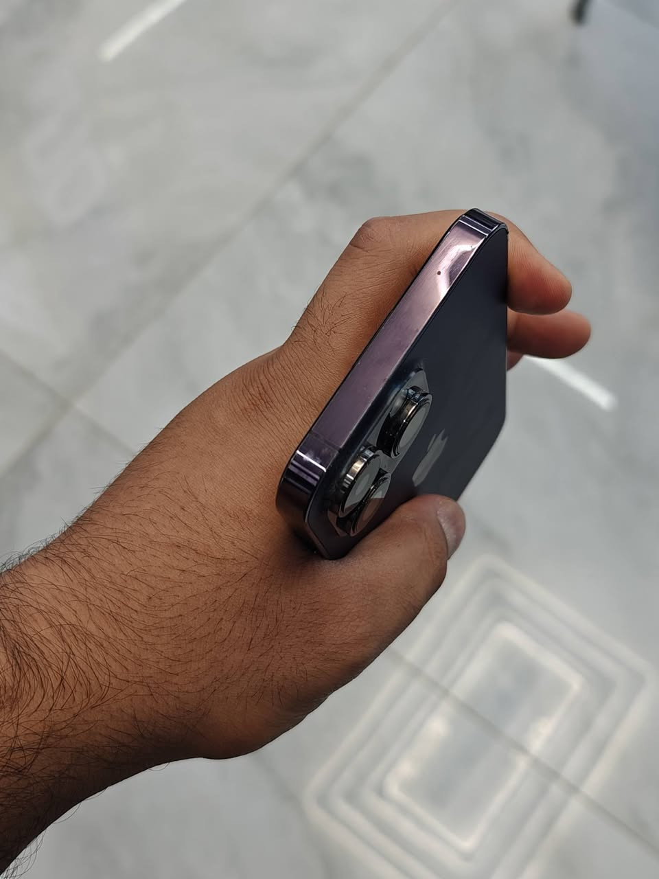 السلام عليكم ايفون 14 برو ماكس للبيع ذاكرة 256gb بطارية 86% شرق اوسط نظيف جدا  مكفول من كلشي عدا الكاميرا مبدلة و هسة هم يرادلها صيانة بيها غواش مثل ما وضح بالصور
 من تخلي الزوم 0.5 كلشي ما بيها 
السعر 700 و بي مجال بسيط
مكاني بعقوبة التحرير 
*********** خاص او واتساب
