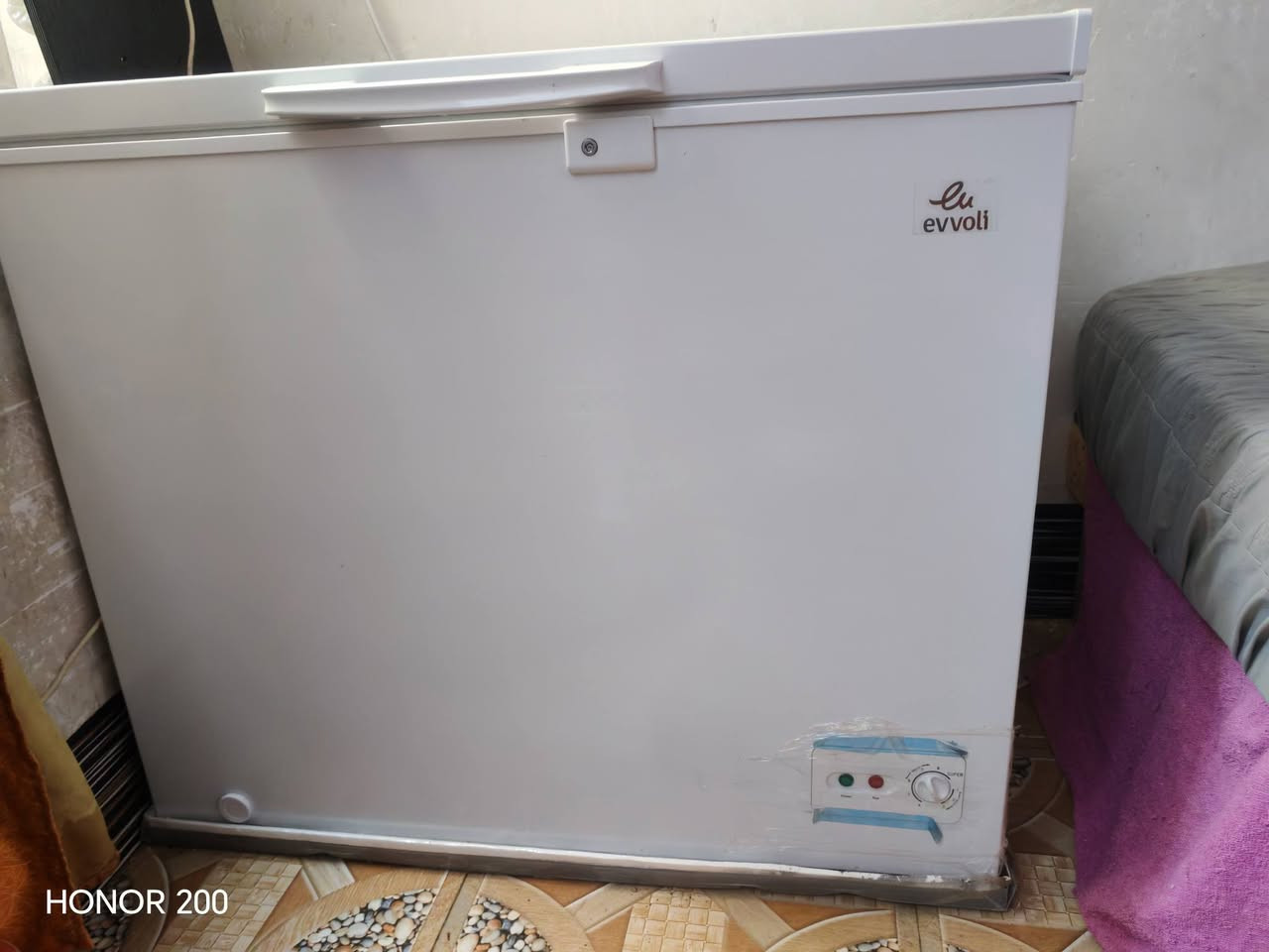 مجمده للبيع السعر 340الاتصال على الرقم ***********

نص مكتوب في الصور:
- HONOR 200