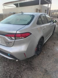 كورلا هايبرد موديل ٢٠٢٢ وارد أمريكي بدون دواخل وبيه جاملغ وباب خلفي كل...