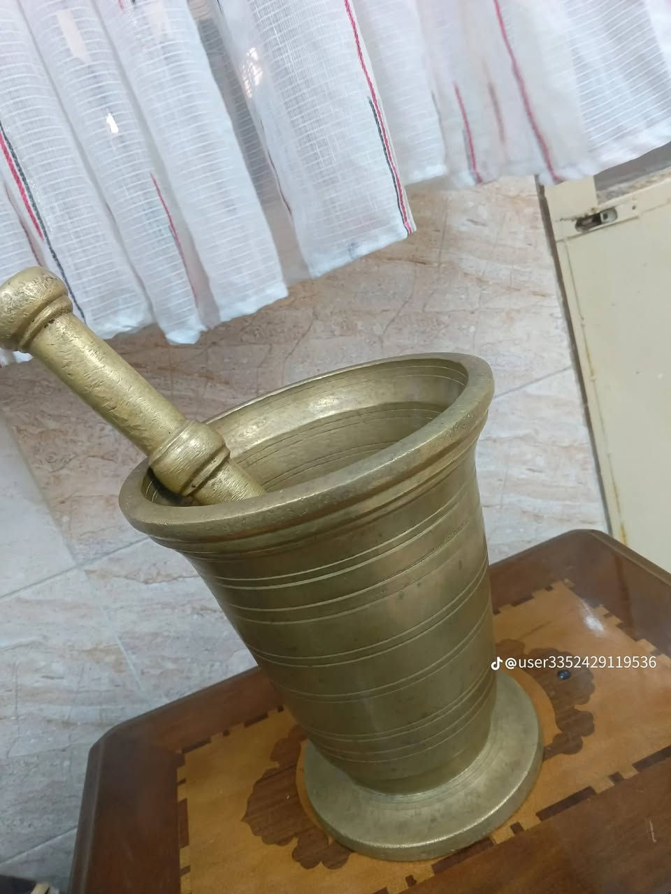 سلام عليكم هاون للبيع قياس 24 بغدادي مخطط وزن 13كيلو ثقيل جدا نظافه 100% ***********

نص مكتوب في الصور:
- @user3352429119536