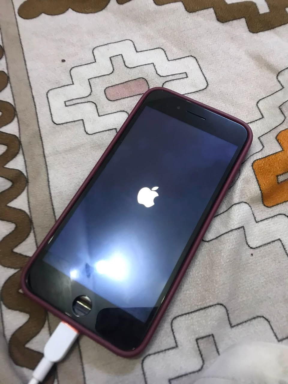 ايفون ٨ بلاس ناسين الرمز ينفتح تخطي وبي مال شحن مايشحن لازمً تنشد ماعرف شنو مراوس او بيع رقمي *********** واتساب فقطً متواجد
