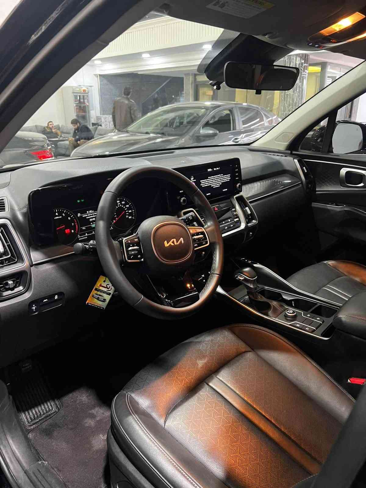 ⸻

🚗  Kia Sorento 2023 (VIN: 5XYRL4LC5PG219343)

للبيع: كيا سورينتو 2023 – فئة S
بسعر  مناسب 

🔹 المواصفات الأساسية:

 • محرك 2.5 لتر بنزين

 • ناقل حركة أوتوماتيك

 • دفع أمامي FWD

 • شاشة كبيرة + كاميرا خلفية

 • 3 صفوف مقاعد – 7 ركاب

 • نظام أمان كامل (Airbags – ABS)

 • كروز كونترول

 • سنسرات خلفية

 • دخول وتشغيل بدون مفتاح (Keyless)

 • تكييف أمامي وخلفي

 • جنط ألمنيوم

🎨 اللون الخارجي: أسود

🪑 الداخلية: أسود

📍 السيارة دخول جديد و رقم کاتی دهوك  

مکان سیارة دهوك 

‎‏‎سیارة بدون رقم تترقم شمالي 

⸻

🛠️ حالة السيارة:

 • صبغة قطعة واحدة فقط

 • الصبغ: جاملخ أمامي جانب نفر

 • باقي السيارة فابريكة بالكامل

⛽ المسافة: 30,000 ميل فقط

📞 للمزيد من المعلومات يرجى الاتصال:

***********
