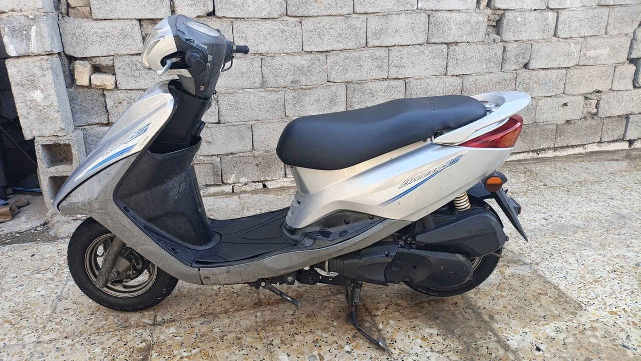 بغبغاء للبيع رمبه الدراجه
 سعر 1250 
مكان الحريه الدولعي
 *********** 
دراجه احله من الصور
