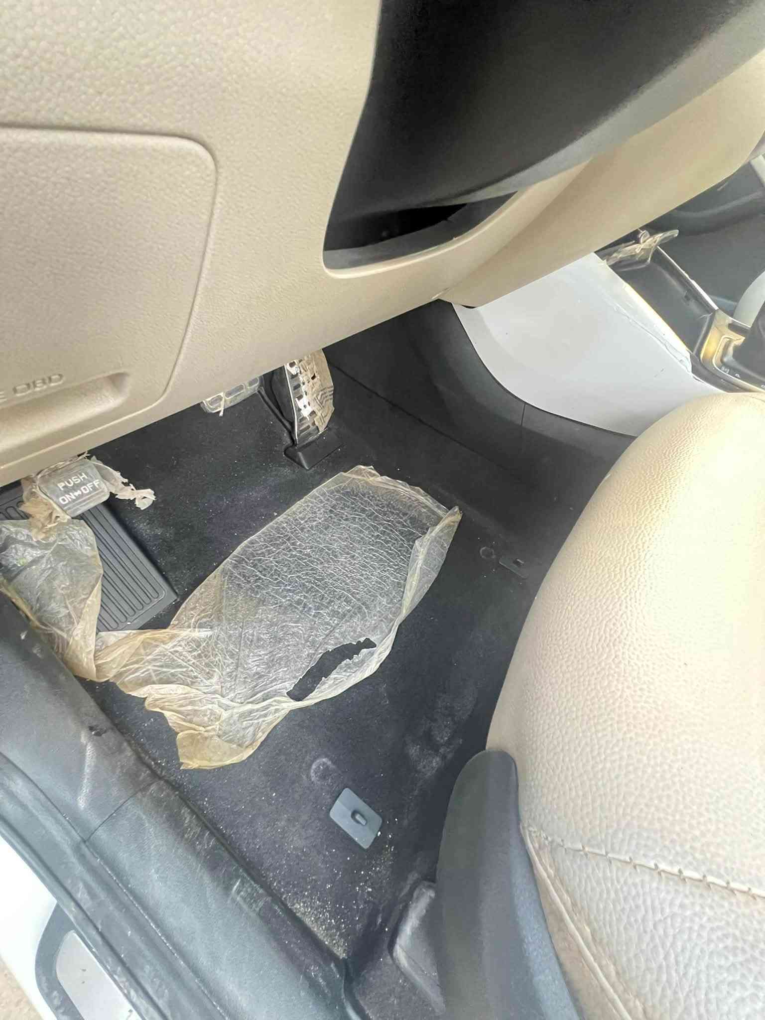 سورنتو ٢٠٢٠ وارد خليجي بأسمي. مكفوله من الصبغ السياره على وضع الشركه بعدها.. وسبيرها منازل فول مواصفات ماعدا البنوراما
٣وضعيات قياده 
كامره وحساسات اماميه وخلفيه
بردات بلاديه 
لد نهاري
بصمه تشغيل وبصمة ابواب
وبعد هواي مواصفات
ماشيه 55 الف فقط
ادك جرص بل ١٢٠
كلشي بيها على وضعية الشركه
السياره بيها رصعه بطرف الباب صغير وشخط صغير
تخم تاير جديد
ماكو دونز حتى بالبانزين العادي
السياره مال بيت 
رقم بغداد
السعر/ ٢٣٠

***********
