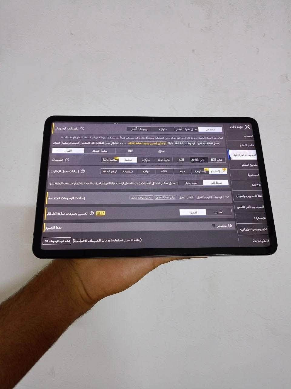 السلام عليكم 
شاومي باد 6 ذ 256 مكفول ونضيف ببجي 120 فريم لون سلفر 
للتواصل خاص او الاتصال ***********
