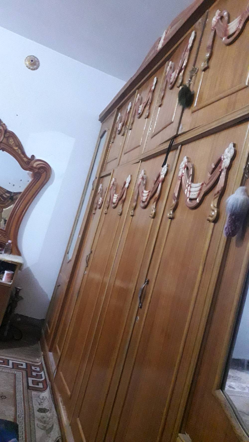 غرفة اخشاب تسكام نضيفه ب٤٠٠وبيهة مجال لتواصل المراسله عل رقم+964 784 070 2936