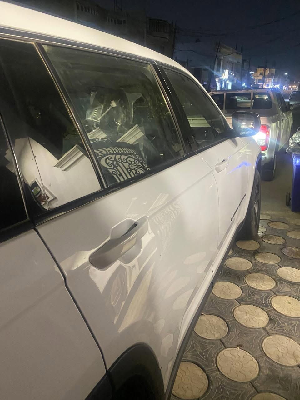 جيب ٢٠٢٣ لون ابيض فئة لمتيد فول مواصفات مكينة ٦ سلندر حادث طعجة بالصفحة مال السايق ومصلحة pdr بدون ايرباك السيارة جديدة السعر ٣٦ ونص يعني ٣٦٥ ورقة بيهة مجال مكان السيارة بغداد الامين الثانية للاستفسار الاتصال على *********** رقم الشاصي 1C4RJKBG8P8771795
