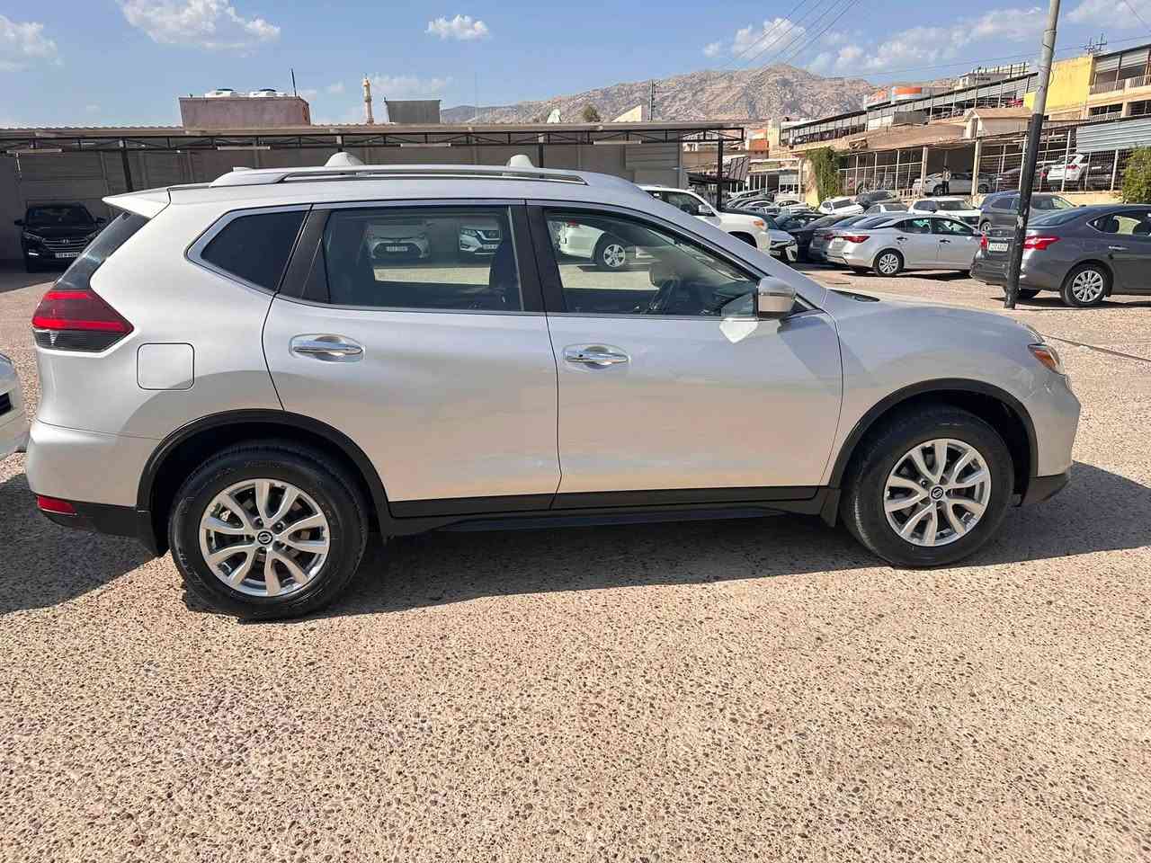 Nissan Roj 2020 SV AWD 
الظرر مرفق مع صور المنشور بيها سبخ بس بولند الظرر صطحي بدون دواخل شاصي ايرباك استيرن مسستم كير محرك تبريد شرط رقم سنويه تايرات تخم جديد مواصفات دبل اكسن صندوق شفت كشنات كهربائي تدفئه تبريد مركزي مرايه إيشاره السعر 142$ مكان عقره دهوك *********** واتساب
