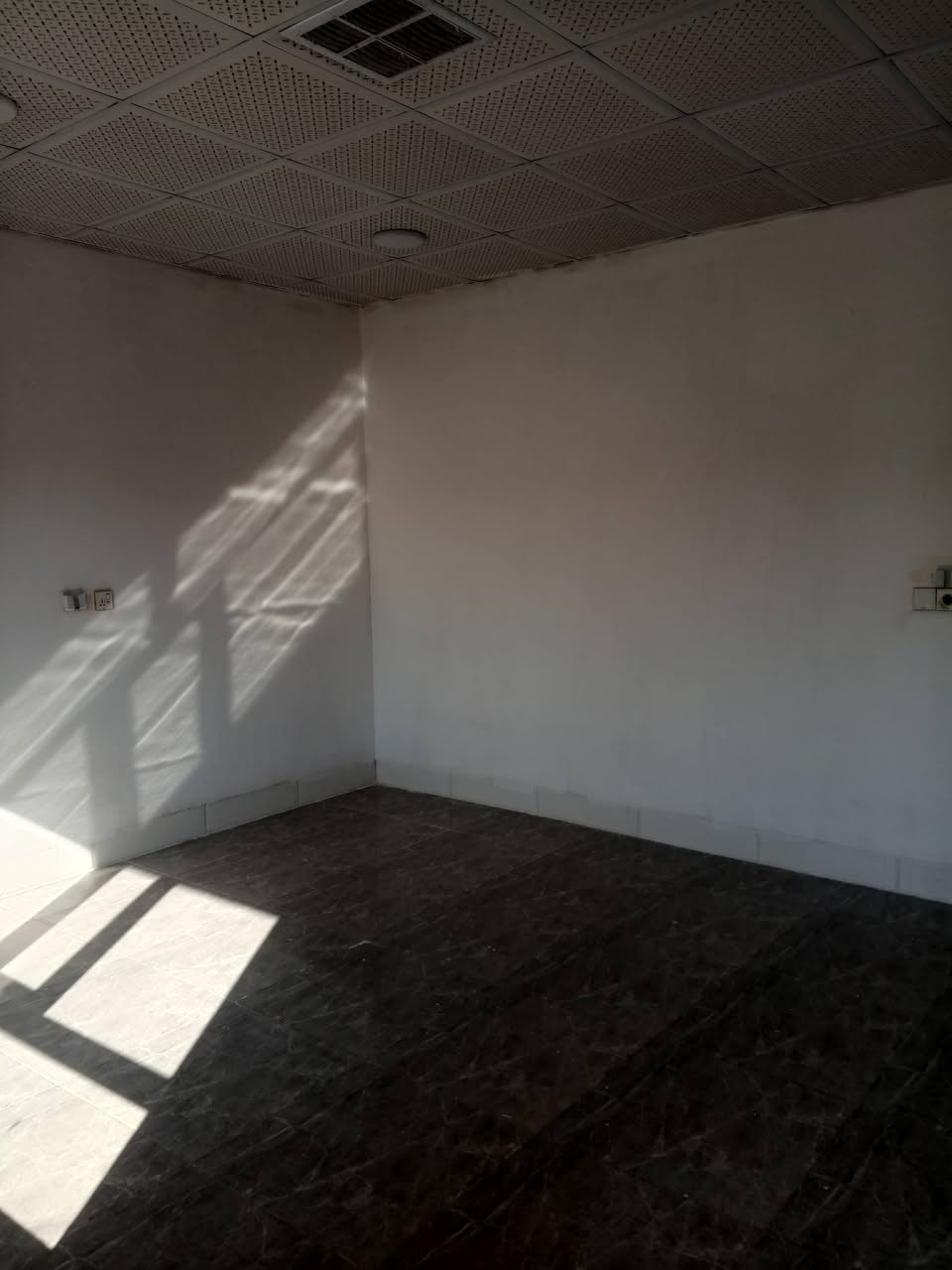 دار اجار 🛑 
طابق ثاني البيت زيرو بناء صفر 
بعده مامسكون 
المحتويات غرفه نوم وصاله ومطبخ واستقبال 
العنوان كركوك القادسيه الثانيه قرب شارع ابو وليد استفسار اتصل بنا على واتساب 
***********📞
