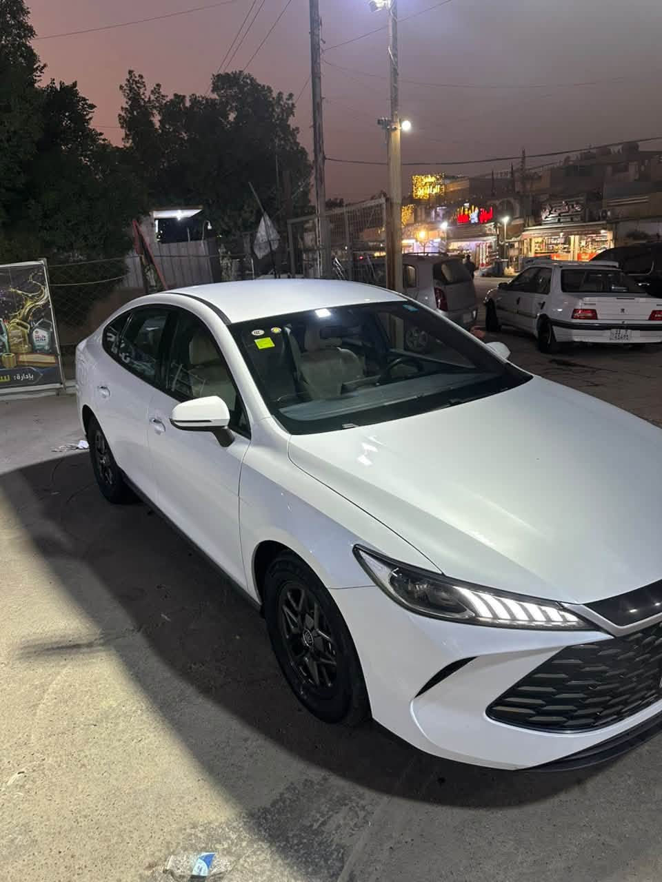 السلام عليكم للبيع byd
كن بلاص 
موديل 2025
ماشيه / ٤٠٠٠
بأسمي تحويل ثاني يوم
رقم بغداد 
داخل ابيض 
مواصفات معروفة
بصمة
هندبريك بصمة
شاشة وكامرا
كل غراضها وشاحنتها موجودة 
السعر 20500 مليون
عنوان بغداد شهداء البياع***********
