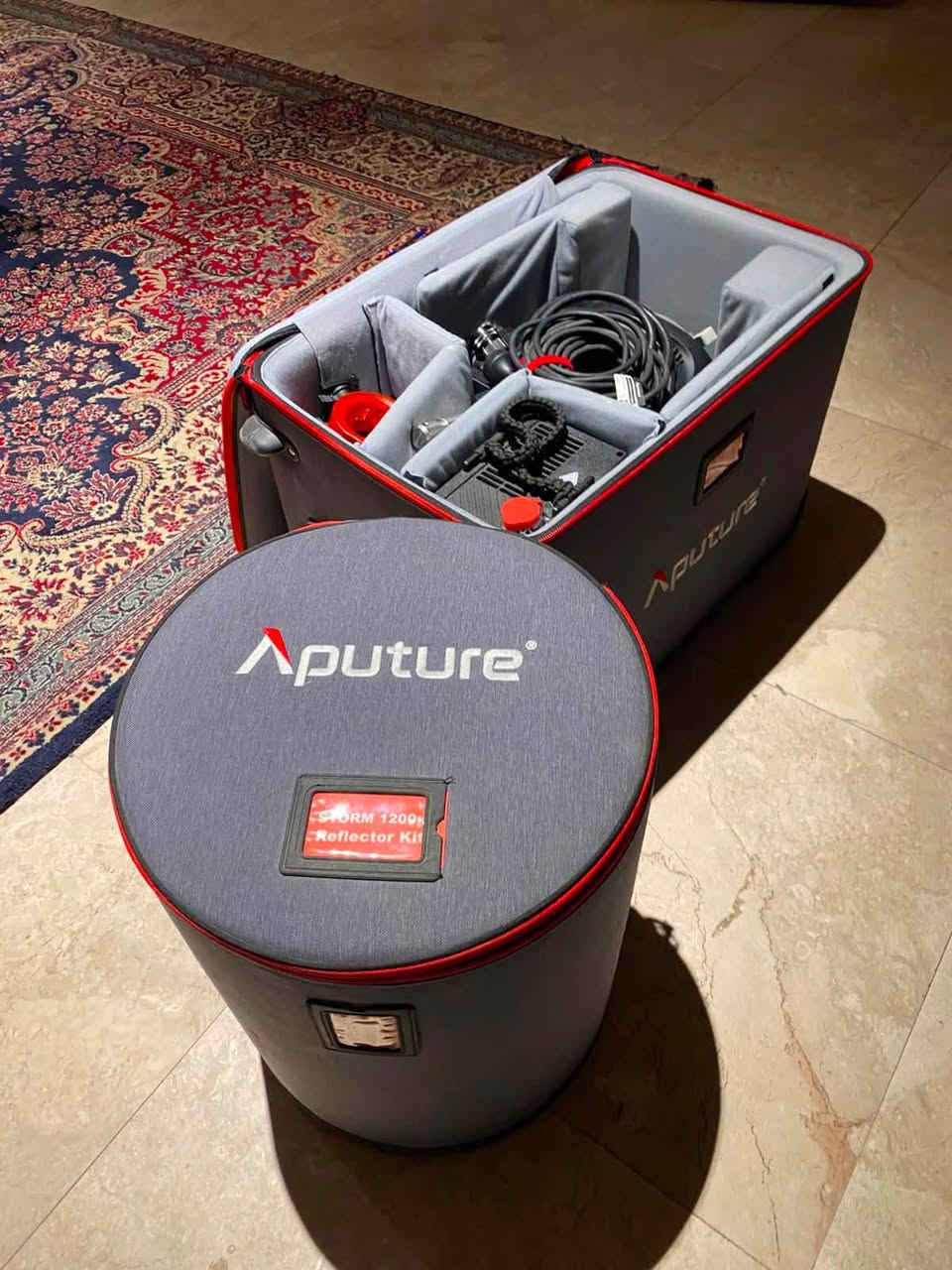 معدات للبيع للتواصل عبر الواتساب : ***********

 APUTURE STORM 1200x Cine 
اضاءة ابچر  سعرة 3 ملايين و200

NANLITE FORZA 720B BICOLOR LED SPOT
LIGHT اضاءة لنلايت  720 فورزة
سعره مليون و500

Godox light RGB 300 
لايت مستمر كودوكس 300
سعرة 600 الف

كت تيوبات قطعتين حجمهم 240cm
سعرهن مليون و250

Hollyland ترازميتر مرسل صورة
سعره 500 الف

Jiepal slider
سلايدر كاميرا
سعرة 900 الف

TiPod hit BV -4
سعرة 350 الف

بتر فلاي 4 متر ويا ستاندات ثنين 
550 الف
