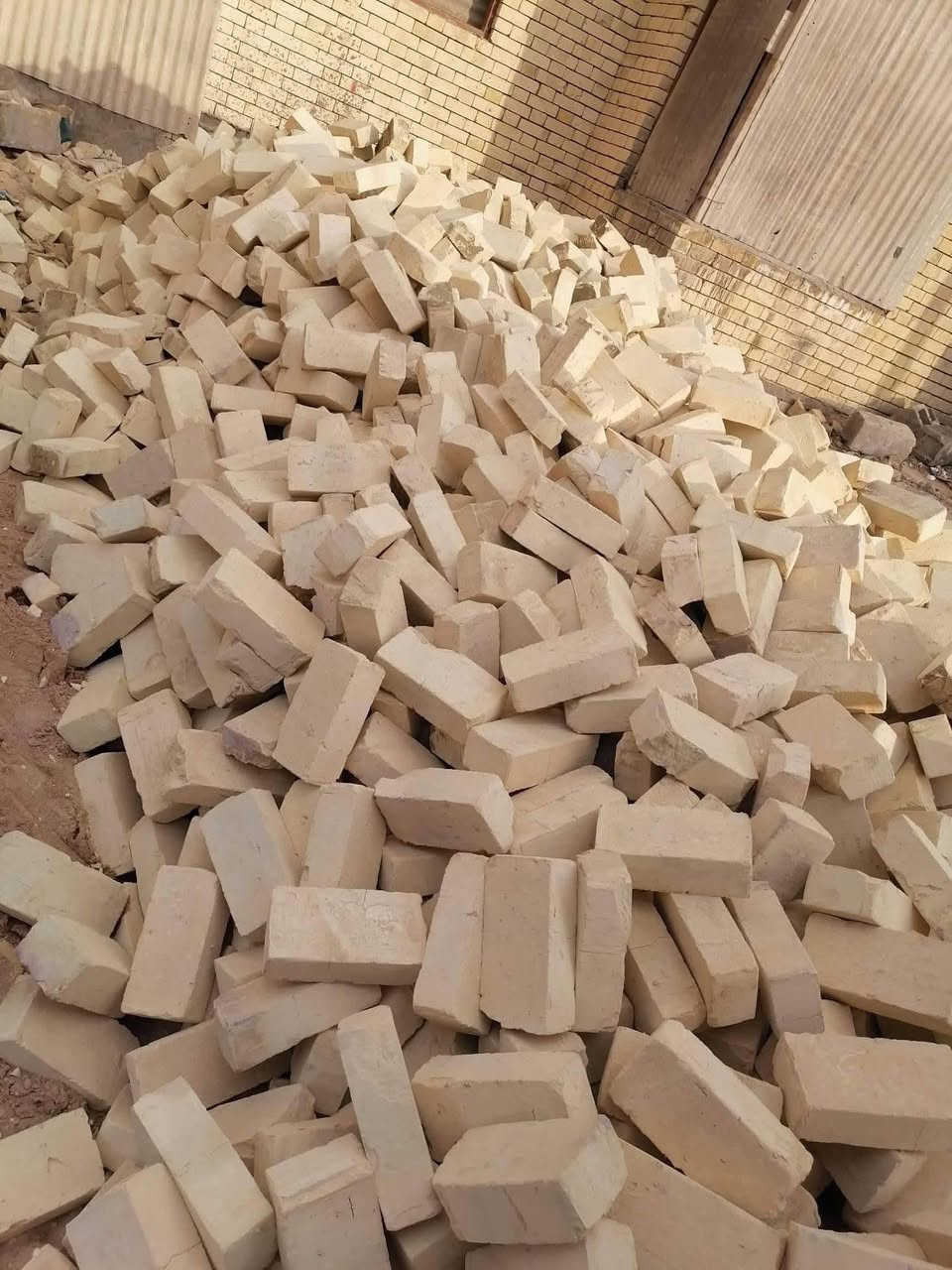 يوجد لدينا طابوك درجه اولى يوجد نوعين بيرنه معامل الطيب وانجكتر معامل العماره وشرط نسف خادمكم الحاج ابو عباس هاذه رقمي *********** وشغنه بيه تفاق مصداقيه كلام
