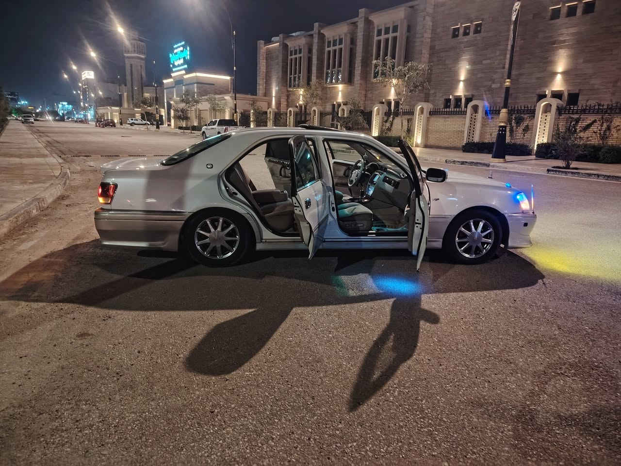 كراون ملكه مديل ٢٠٠٢ جاهزه ع اخر حبايه بغداد مدفوع كمرك باقي فقط رسوم لرقم استفسار اكثر اتصل مكلف بلنشر ***********
