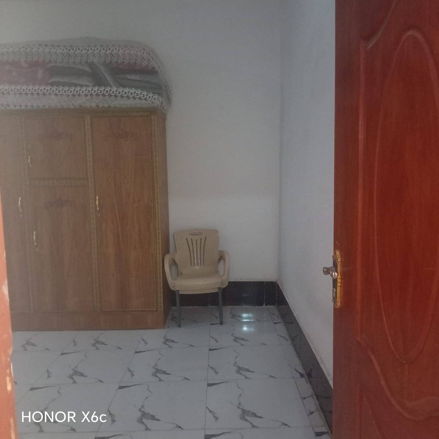 دار سكن للبيع بشارع ملعب هشام زليزل طابو زراعي 25 مساحه 260 م يحتوي على 2 غرف نوم + استقبال + مطبخ + صاله بناء بلوك الاساس صب سقف صب  بناء حديث   مرتب كله سيراميك كما موضح  في الصور ادناه *********** / ***********
