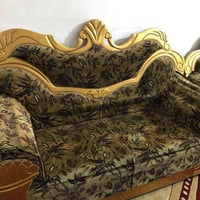 قنفات ١١مقعد ب150وزولية 3*5ب75وكونفيرا ب 125 وبيهن مجال للتواصل0770979...