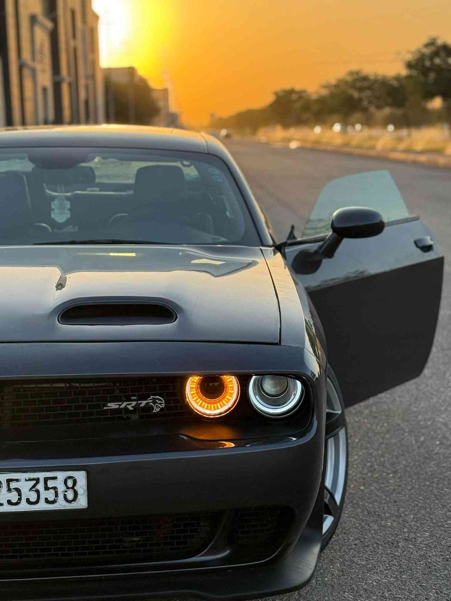 جالنجر ٢٠١٦ SXT PLUS
جالنجر موديل ٢٠١٦
فووول مواصفات 
فتحة
كشنات تدفئة تبريد 
مرايات تعتيم و تدفئة
غرفة جلد حضن
شاشه كبيره كاربلي
سماعات الباين 
سستم اكزوزست ريمونت 
محرك ٦ 
ماشيه ١١٥
بيها بارد صغير بالجاملغ الخلفي من امريكا
بالعراق بيها جاملغ ايسر و بنيد 
مكانها بغداد
السعر ١٣٨ و بيها مجال
***********

