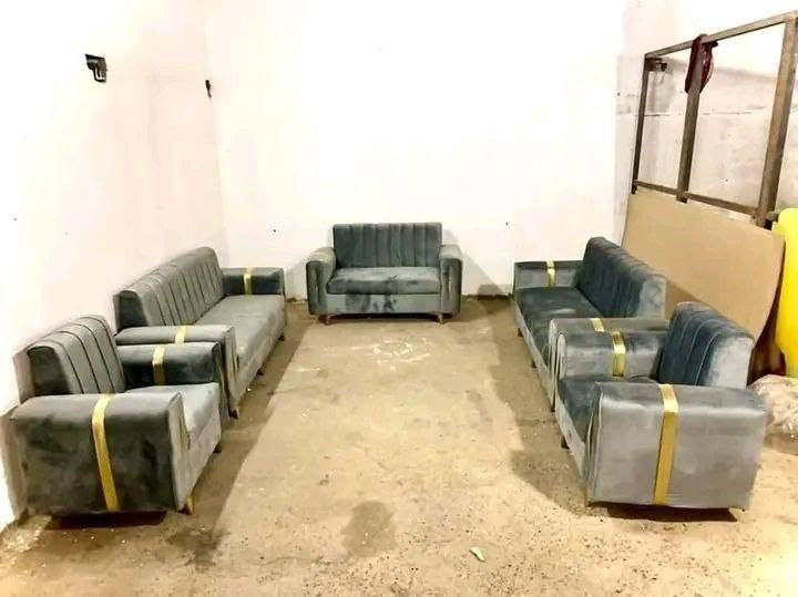 عرض خاص  خلال اسبوع فقط
موديل بطه

قماش قديفه رجل عظم عاج ويا 4كوشات فقط 

أنتبااااه إلى لأسعار 
ال١٠ مقعد   395
ال٨ مقعد   360
ال٧مقعد  335
ال٦مقعد. 325
ال٥مقعد  295

صنع عراقي  
أحدث التصاميم الفنية 
🖍الشغل حسب طلبكم من ناحية اختياركم الالوان وعدد المقاعد 
⭕️مواصفات العمل 
♦️اسفنج. مميز 
⭕️ الخشب مقعد مضغوط
رجل عظم عاج  

⭕️القماش 
 قديفه 

❇️قياسات القنفات ❇️

العرض 75
190سم  القنفه الكبيرة ام ثلاث مقاعد 
150 سم القنفه الوسط ام مقعدين 
75 سم  الكرسي. 
🌹🌹🌹🌹
جميع الالوان متوفره
توصيل داخل بغداد 5 أطراف 15

الاضافات 

قماش كتان 30 رجل نيكل 25

نص مكتوب في الصور:
- 26/12/2024 16:32
- قدیس | POCO F5