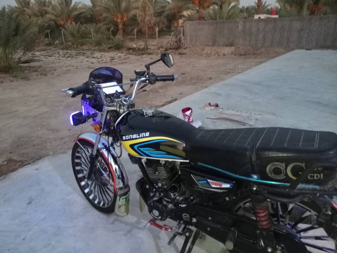 سلام عليكم اخوان موشراي لاتراسل اترجاك سافان موديل ٢٥ محدثة ٢٦ جديدا اوراق ورثت وكيل بيها محرك ٢٠٠ شوف صورها واقتنع وخابر تصوير اليوم مكاني حلة شارع ٨٠ السعر ٧٢٥وبيها مجال رقمي *********** وخاص موجود
