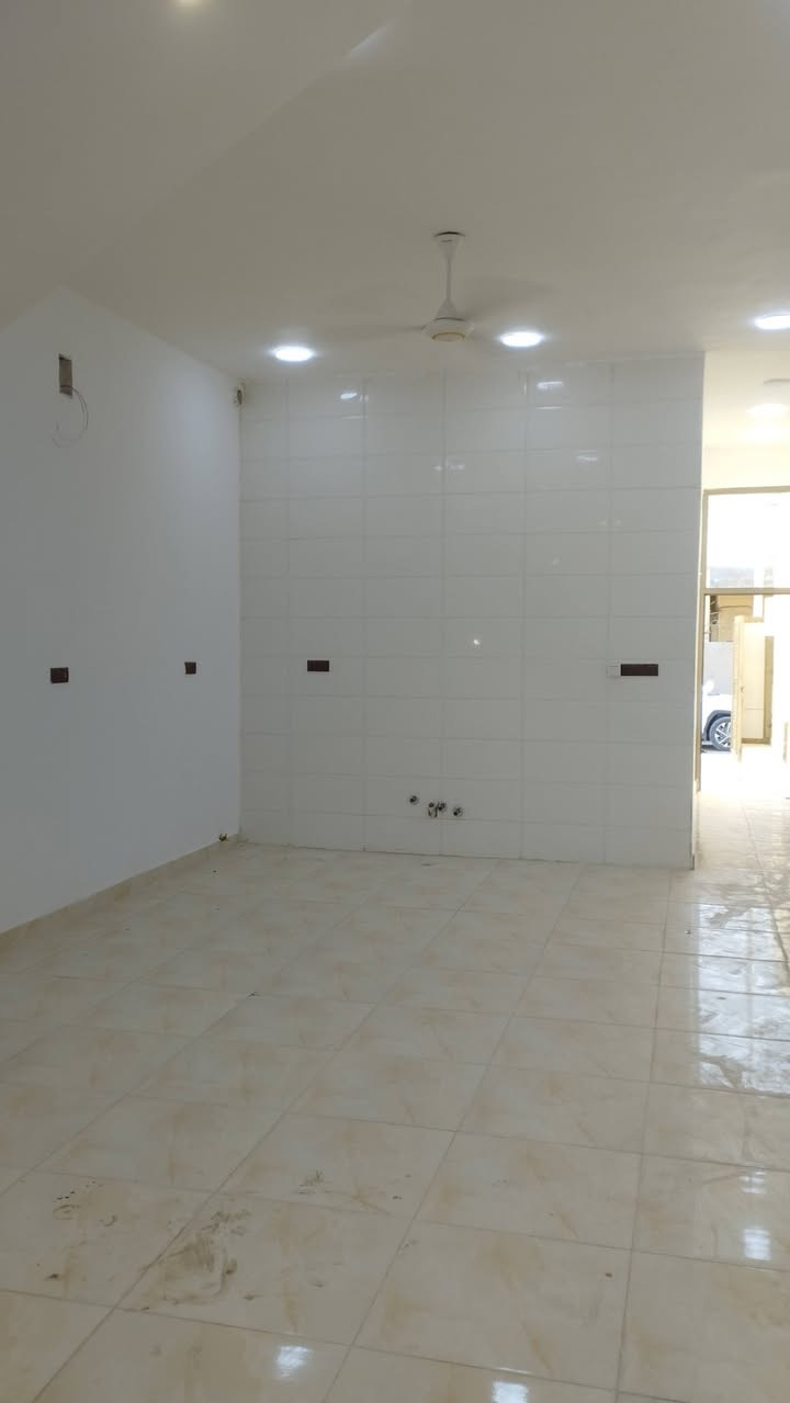 يتوفر لدينا دار ١٢٥م طابو صرف عرصة تحويل واجه ٥م ونزال ٢٥م يحتوي على ديوان وغرفتين منام وحده جوه وحده فوق وصالة ومطبخ مفتوح على الصاله وصحيات داخليه وخارجية مع كراج بيت جاهز الاستلام عند المكاتبة العنوان ابي الخصيب حي العسكري قرب المستوصف الاستفسار عقارات ابن القضاء 
***********
***********
***********
السعر ١٠٠ وقابل للتفاوض
