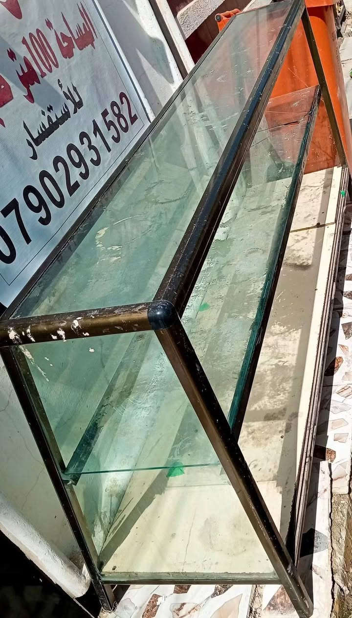 يا الله سلام عليكم ورحمة الله وبركاته
باترينات للبيع العدد 2. السعر 175 عنواني سبع بور شارع ألف 
***********))0782811786

نص مكتوب في الصور:
- للبيع