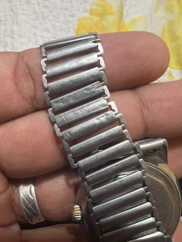 سويسري • تكويك • ساعة