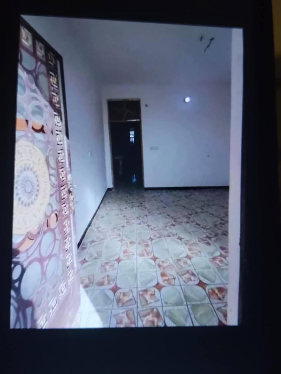 بيت للايجار الدوره هور رجب شارع الاذاعه مساحه ١٠٠متر للإستفسار ***********
