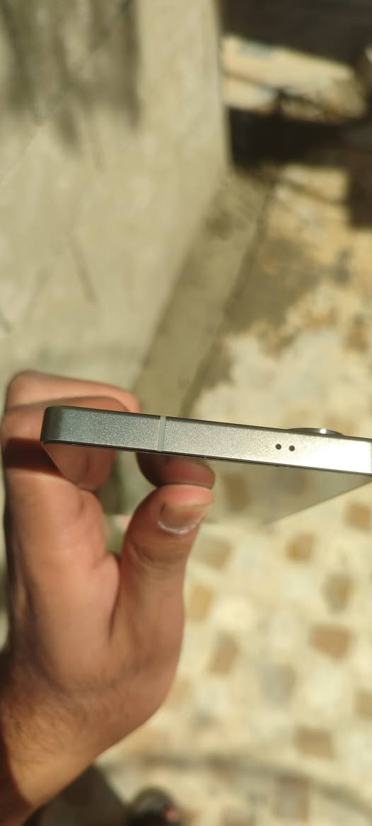 سلام عليكم 
S25 ultra 
ذاكرة 256 ضمان جبال 
صارله يمي سنة و 3 اشهر 
بي ملاحظة شخط بالكاميرا خفيف وما مأثر عالتصوير 
باقي الجهاز مكفول 
شكد يسوى ادفع سعر ولا تكسر 
*********** ما بي واتس
*********** بي واتس
