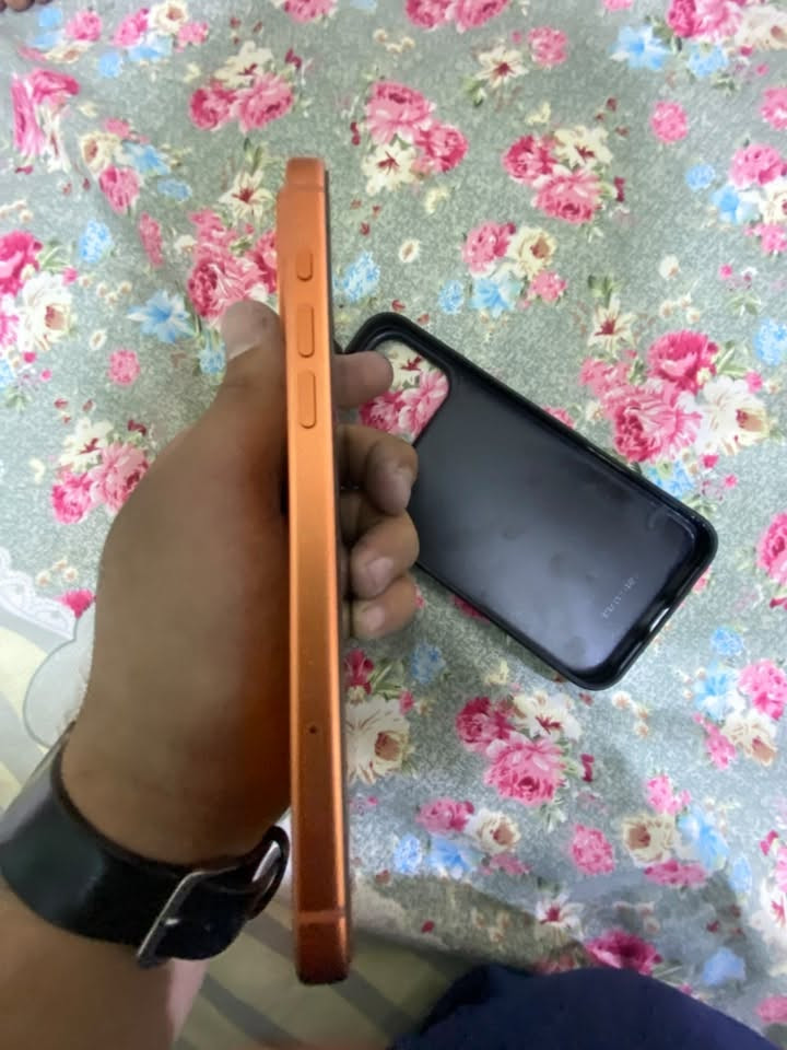 سلام عليكم 
ايفون 17 برو ماكس صيني درجه أولى 
ذاكره 512 اصلي 
بطاريه 100
فقط الضهر مكسور ويتبدل ب15 الف 
العنوان قضاء بلد
***********
