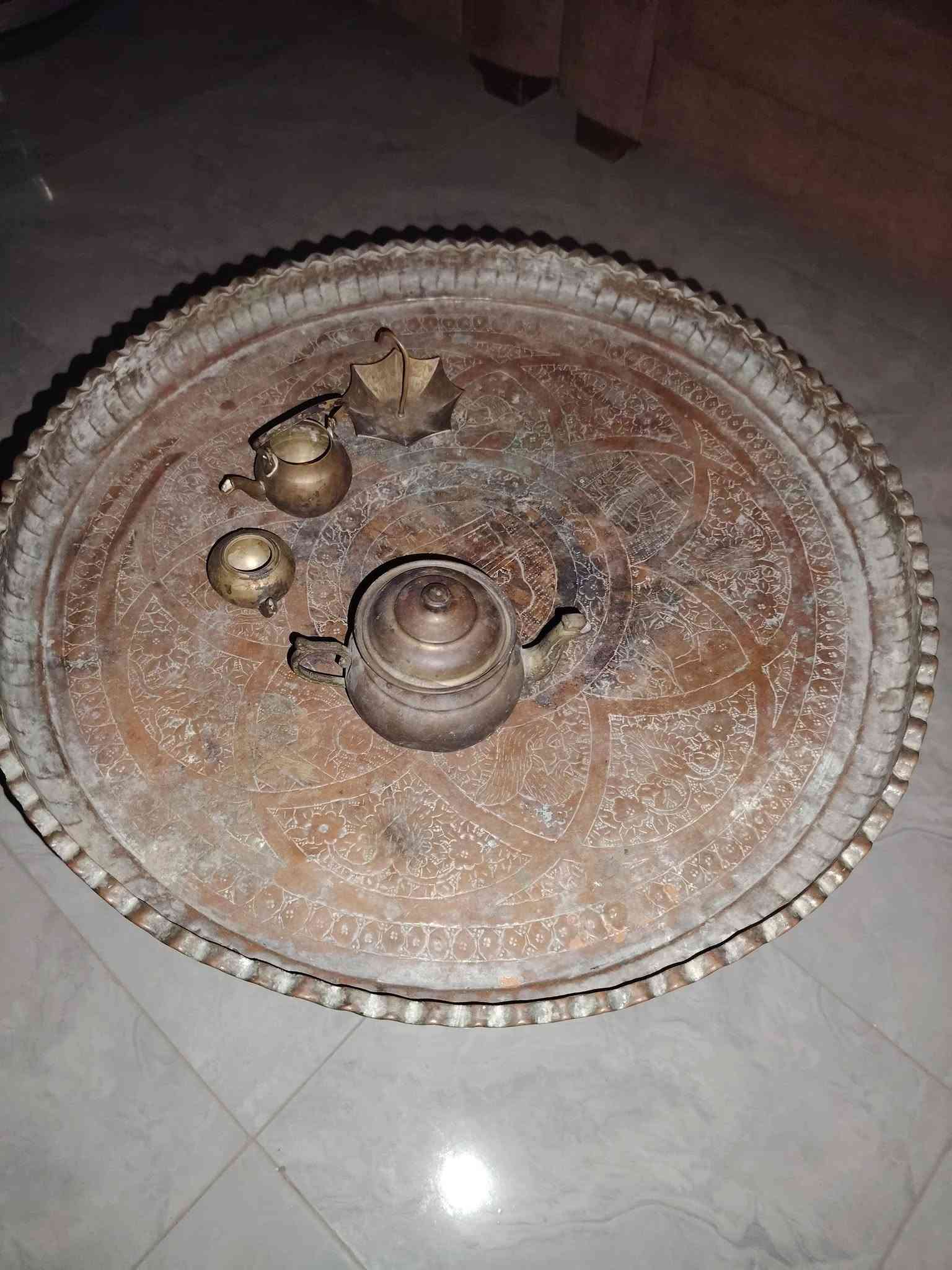 طاولة • للبيع • سعر خاص