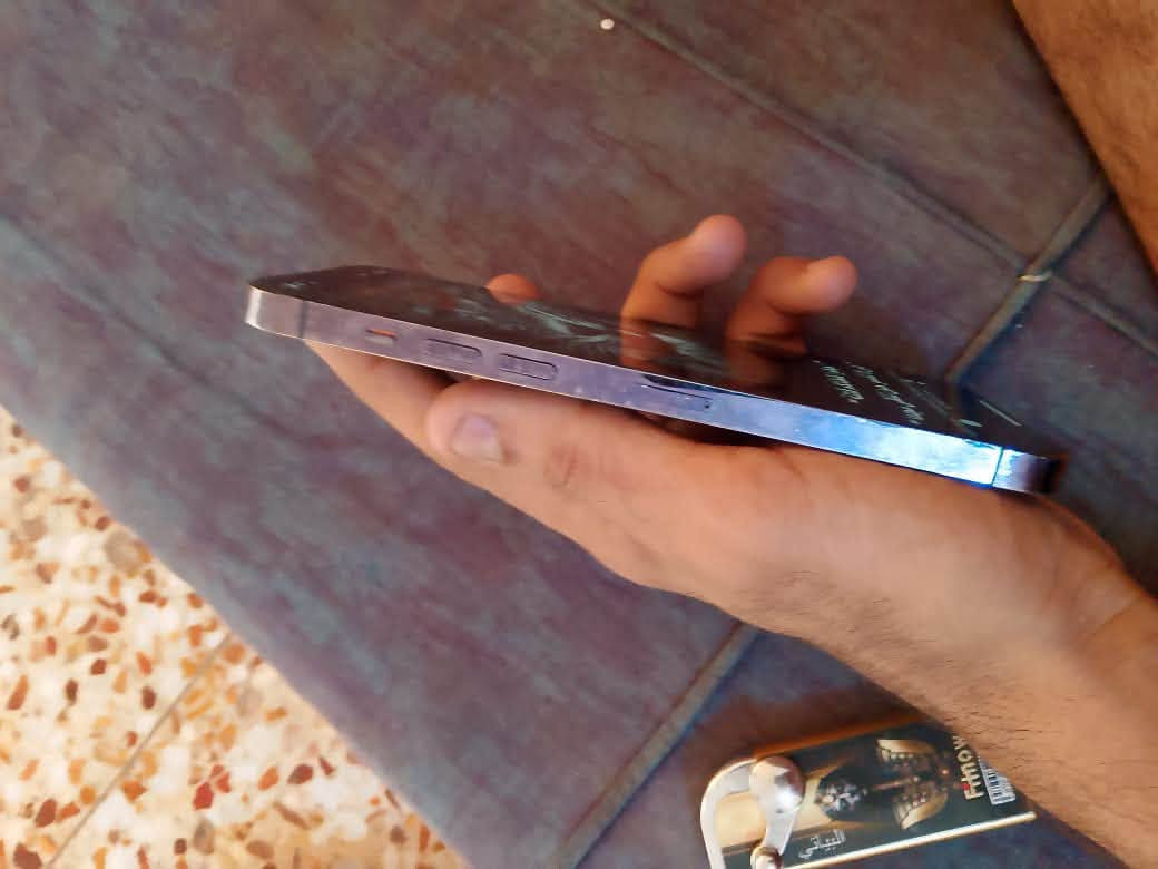 سلام عليكم ايفون ١٤ ضهر وبي نقطة سودة صغيرة لا تمشي ولا تكبر ولا هاي الجاقات جهاز نضيف مما مفتوح كلشي بي شغالل ما يصرف شحن سعرة ٦٠٠ وبي مجال بغداد مدينت الصدر ‭***********‬

نص مكتوب في الصور:
- حالة البطارية والشحن كما هو الحال مع بطاريات القابلة لإعادة الشحن، بطارية الهاتف قابلة للاستهلاك وتصبح أقل فاعلية مع الوقت. معرفة المزيد... الحد الأقصى للقدرة هذا قياس لقدرة البطارية مقارنة بقدرتها عندما كانت جديدة. قد تتسبب القدرة المنخفضة بتقليل ساعات الاستخدام بين عملية الشحن والأخرى. %٨٠ أقصى قدرة للأداء ستساعد الأنظمة المضمنة في النظام والمكونات في تخفيف آثار الأداء التي قد تلاحظها أثناء التقدم الكيميائي في عمر بطارية iPhone. شحن البطارية المحسن للحد من استنزاف عمر البطارية، يتعلم الـ iPhone من عادات الشحن اليومية، بحيث ينتظر ولا يتجاوز ٨٠% حتى يحين موعد حاجتك إلى استخدامه.
- مساحة تخزين iPhone
- iPhone
- المستخدم: 98.5 غ.ب. من 256 غ.ب.
- توصيات
- إزالة التطبيقات غير المستخدمة
- تمكين
- إزالة التطبيقات غير المستخدمة تلقائياً عندما تكون مساحة التخزين منخفضة. ستبقى مستنداتك وبياناتك محفوظة.
- المتدرج 0
- الصور
- آخر استخدام اليوم
- 29,15 غ.ب.
- Snapchat
- 16,27 غ.ب.
- PUBG MOBILE
- 3,95 غ.ب.
- Instagram
- 3,43 غ.ب.
- Facebook
- 3,04 غ.ب.
- ٤:١٢
- حول
- الاسم
- إصدار iOS
- 26.7
- اسم الطراز
- iPhone 14 Pro Max
- رقم الطراز
- MQ8A3ZA/A
- الرقم التسلسلي
- HQ6JGT6Y4F
- انتهت صلاحية التغطية
- سجل تاريخ القطع والخدمة
- الأغاني
- الفيديوهات
- ۷۹۱
- ١,٠٣٨
- التطبيقات
- IV
- السعة
- ٢٥٦ غ.ب.
- ١٧٠.٦٤ غ .ب.