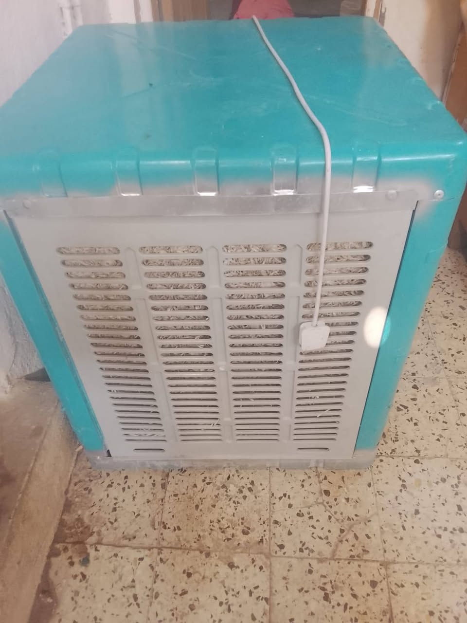 مبرده للبيع سعر 75 وبيها مجال بسيط العنوان حله شارع ابو القاسم  الشراي يتصل ع هذا الرقم ***********
