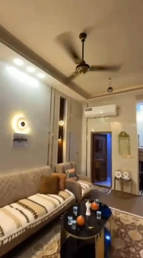 كربلاء_🏠 ٥٠م طابقين داخل الولايه منطقه باب السلالمه قرب الإمام الحسين يبعد ١٠دقائق عن الإمام ..يتكون من♦️ الطابق الأول صاله مع ♨️ مطبخ نظام تركي وصحيات ..♦️ والطابق الثاني غرفتين نوم وصحيات وسطح ..بيت حديث ..طابو زراعي سند ٢٥ إقرار محكمه من المالك مباشرة علما ان صاحب البيت هو نفسه صاحب السند سعر👈 ١٧٥مليون قابل للتفاوض ..للاستفسار مكتب الأوس للعقار ابو سجاد*********** ابو وائل *********** علما ان تفاوض مع صاحب البيت مباشر ..البيت داخل الولايه قريب عل الإمام كربلاء, العراق
