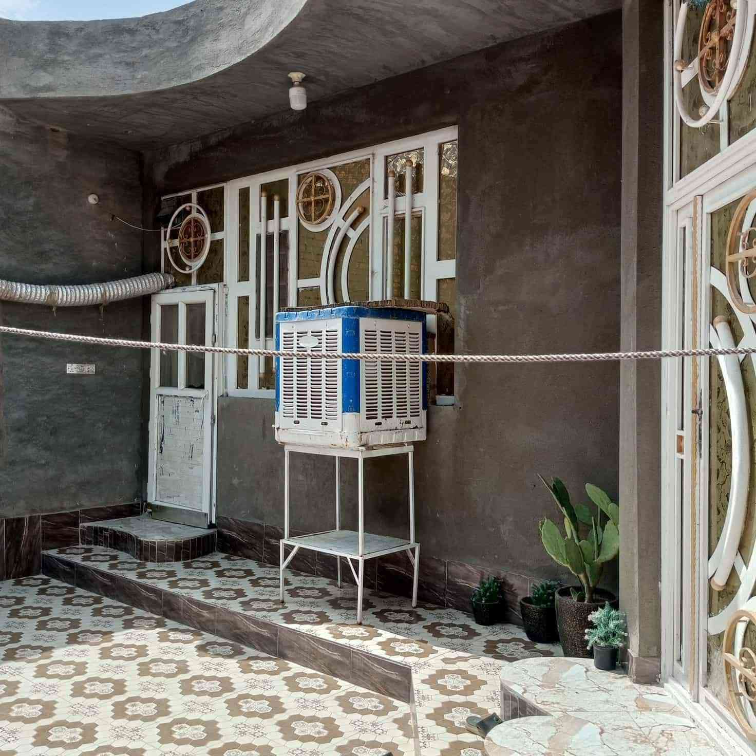 بيت مساحة 200 متر شارع سيد يعقوب من جهة المركز الصحي قرب المتنزه موقعه كلش حلو سعرة 120 مليون مطلوب إسكان 5 مليون بناء 2023 بيت كلش حلو ومرتب من مالكه الشرعي للاستفسار هاتف ***********
