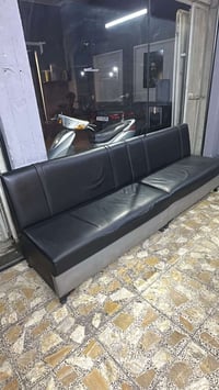 عـندي اغراض حلاقه للبيع بسعر مناسب بغداد الحبيبيه الخاص موجود وذا تريد...