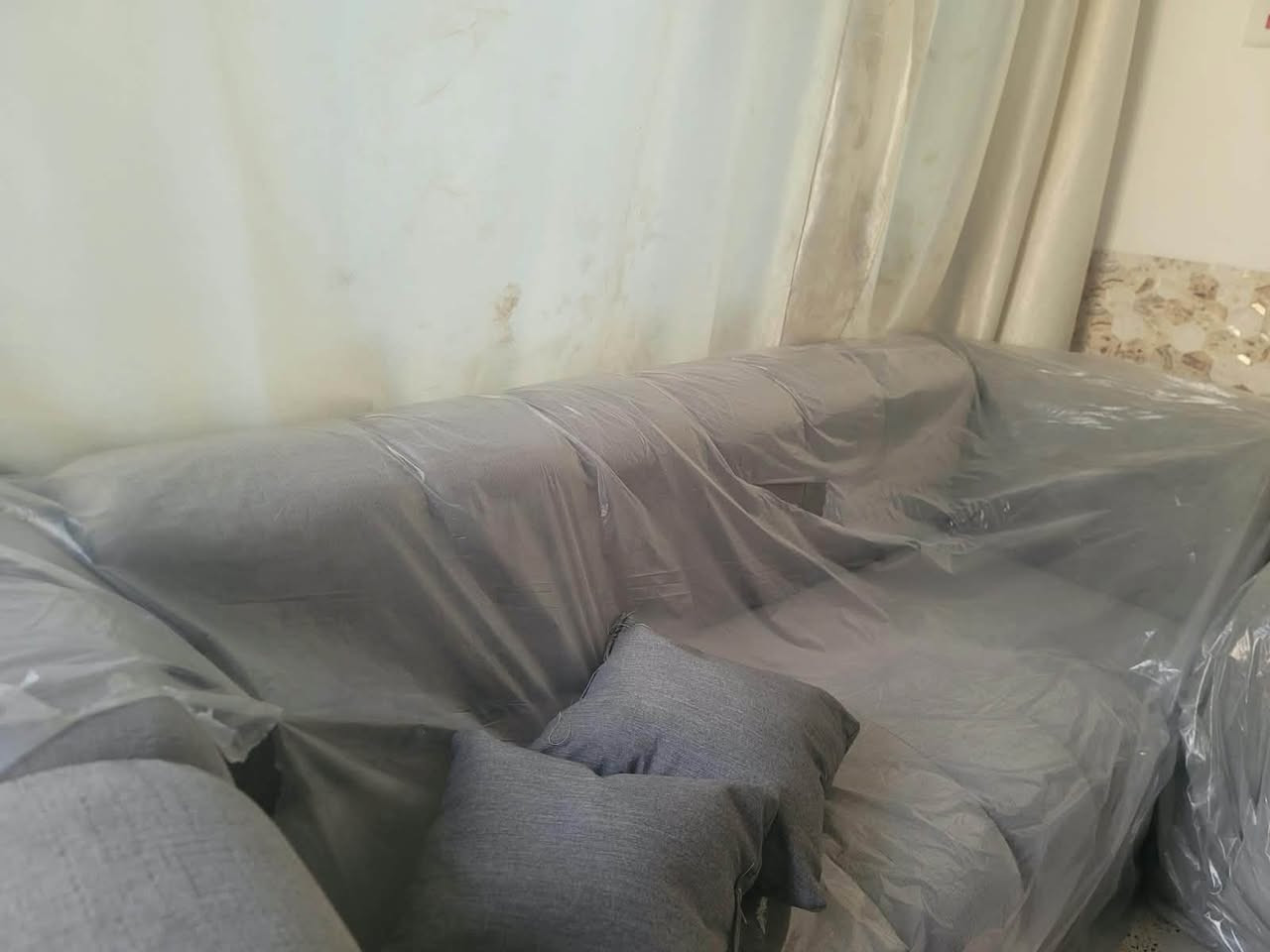 طخم
ثنين كبار وثنين صغار العدد ٨ مقاعد 
بدون وسطيه 
مامستعمل ابد جديد 
سعر ٤٢٠ وبي مجال 
عنوان ميسان القطاع 
***********
