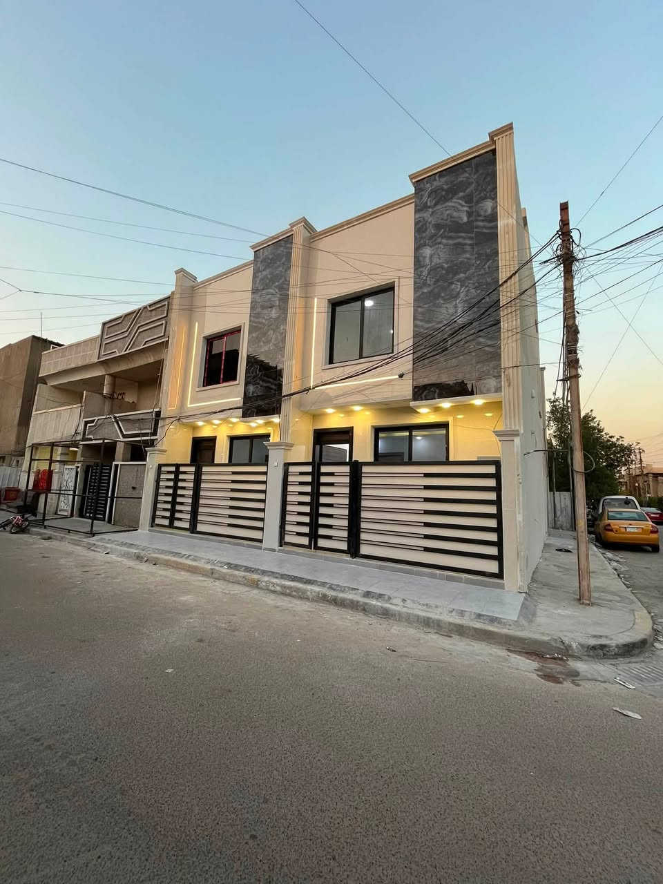 50 متر مناسب جداا ركن 

ثالث بيت على شارع60 موقعه راقي  وحلو 

حي الجهاد ديوان المخابرات 

يحتوي الدار على صاله ومطبخ ومنوورر  وثلاث غرف نوم  
وخدمات عدد2 

***********
