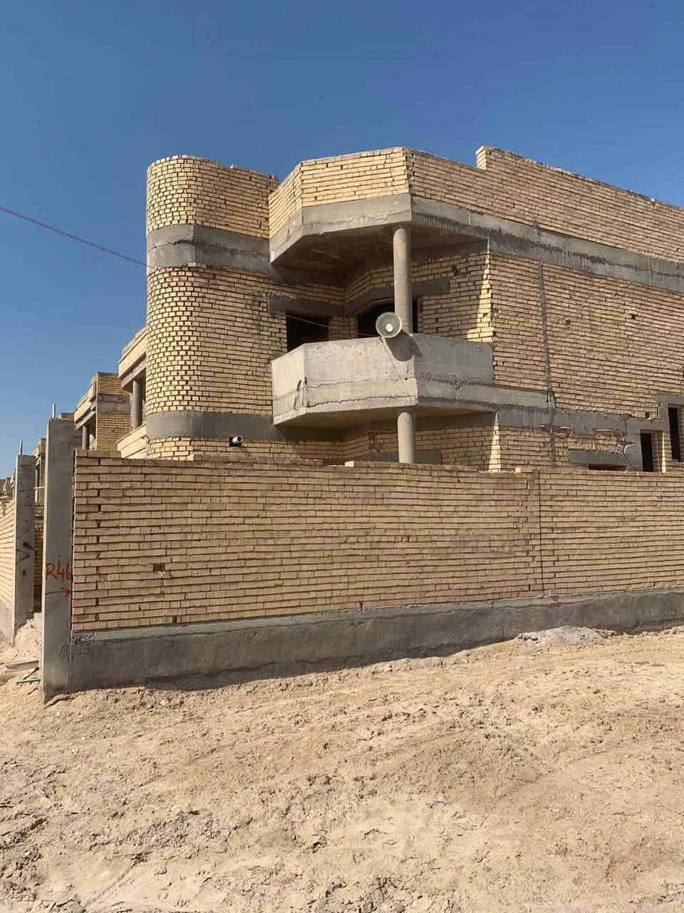 للـــبيع
بيت في مجمع الخالدون 1 مساحة 200 ركن مقابل حي الفردوس على الشارع العام موقع مميز السعر 250 مليون نهايتة البيت بأسمي 
رقم الهاتف: ***********
