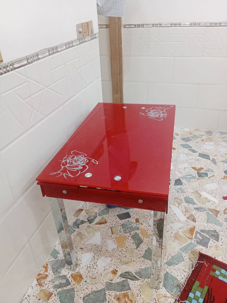 سلام عليكم
@الجميع
ميز طعام بدون كراسي الشاصي أستيل 
السطح جام  السعر 40مدينة الصدر ***********
