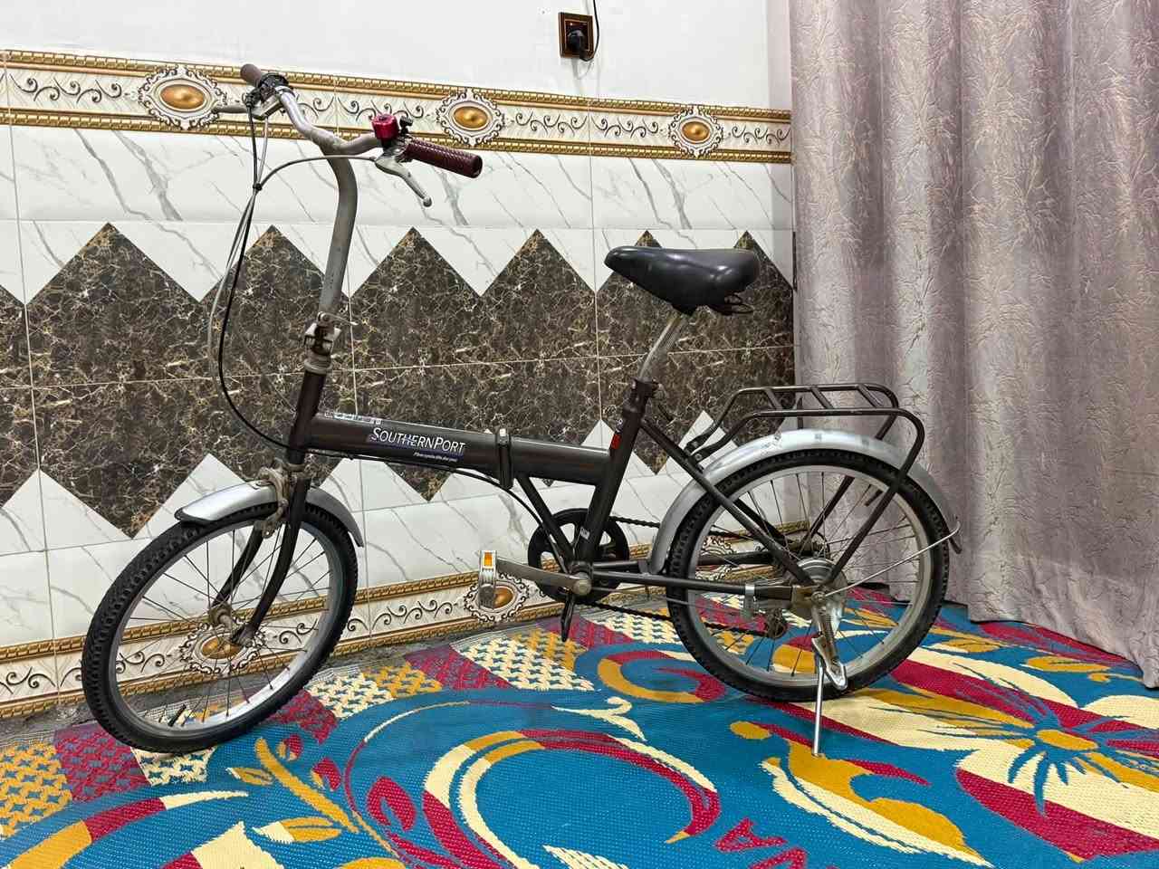 السلام عليكم بايسكل أبو الطبكه
اشتريته قبل وضميته ما ستخدمته هواي نضيف وجديد حجم ٢٠ 
السعر ٩٠  … بغداد الشعله *********** وتساب نفس الرقم
